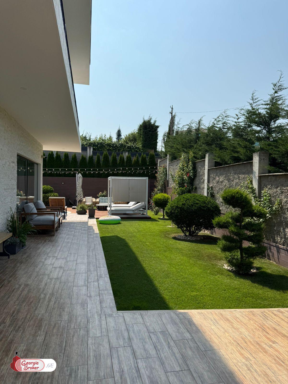 продается дом с новым ремонтом 8-комнат